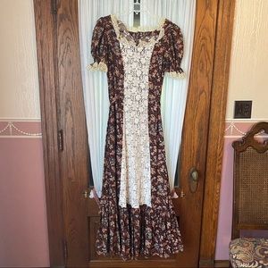 Vintage floral prairie dress